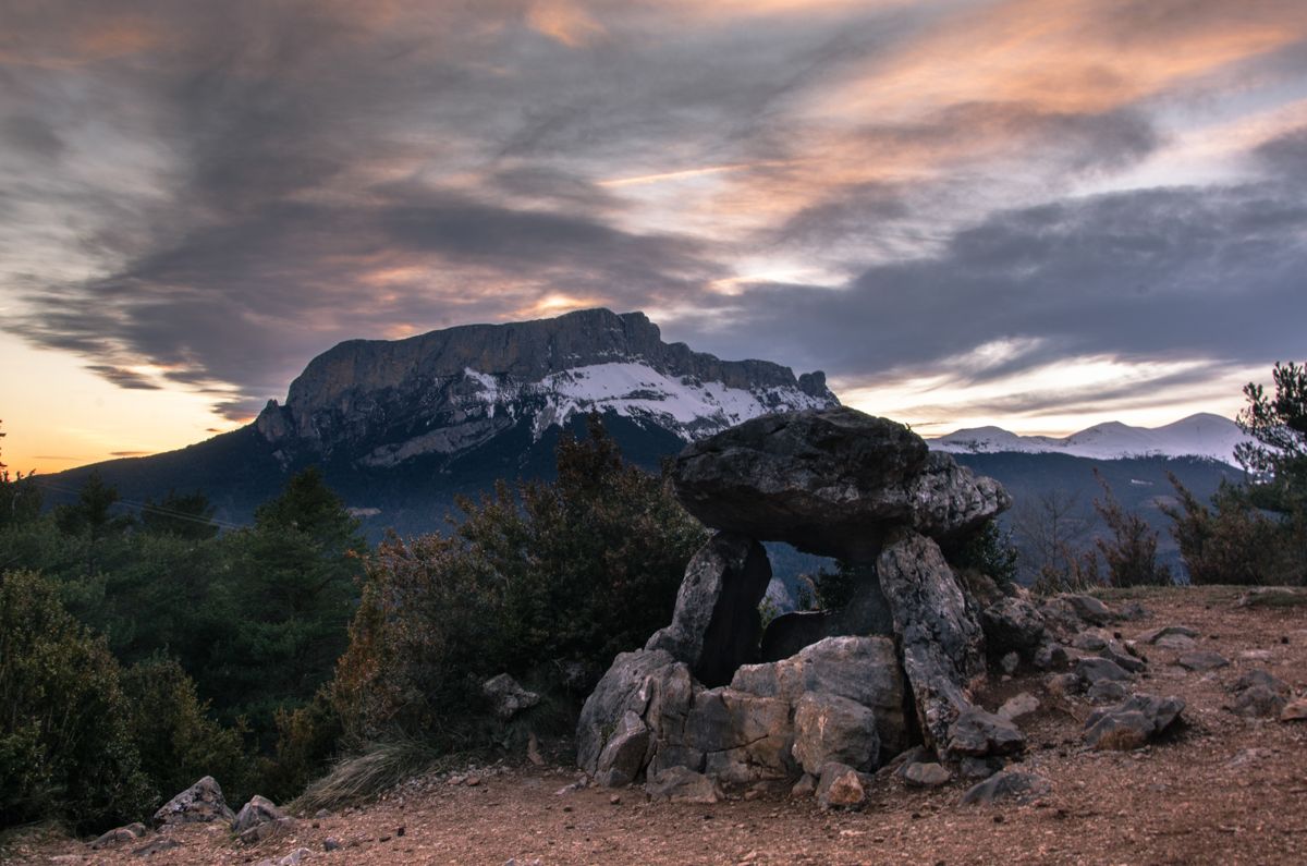 dolmenes historia del Pirineo piedras