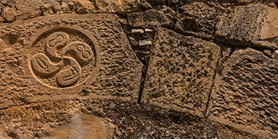 Las religadas y símbolos solares en la cultura pirenaica